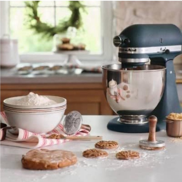 Hand with Magnolia 3pc Metal & Wood Snowflake Cookie Press Set - Picture 8 of 8